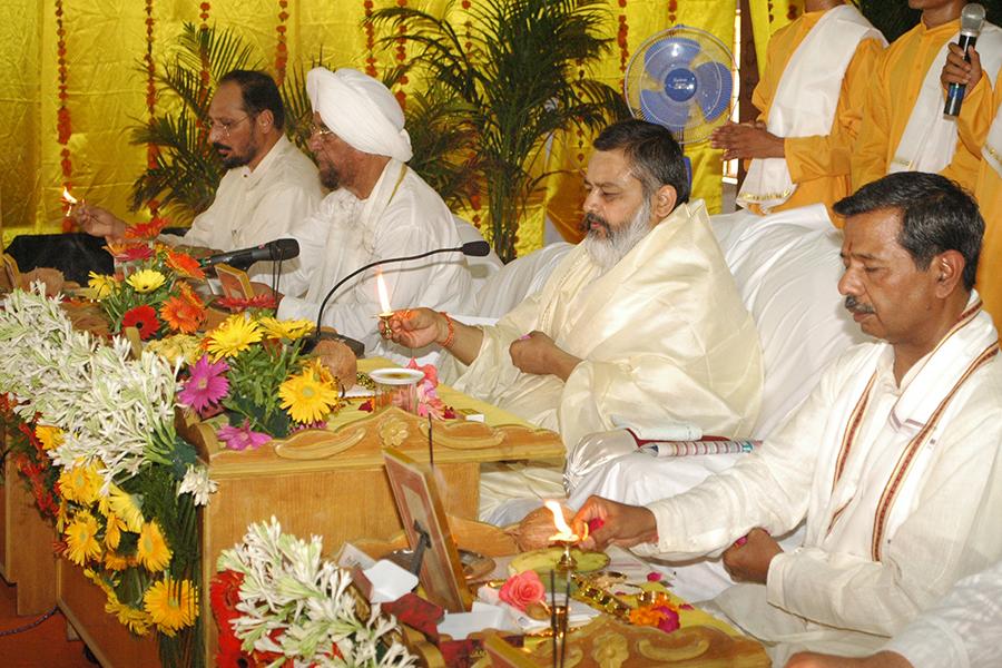 Shri Guru Purnima Celebration 2011 at Bhopal
Brahmachari Girish Ji performing Guru Pujan with Prof. Bhuvnesh Sharma, Maj. Gen. Kulwant Singh and Dr. Prakash Chandra Joshi
